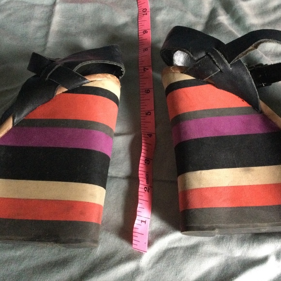 Steve Madden leather platform wedge sandals black with striped bottoms size 6m - Picture 8 of 11